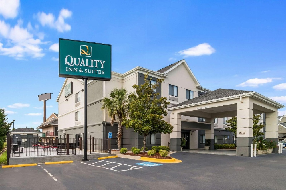 Quality Inn & Suites Main image